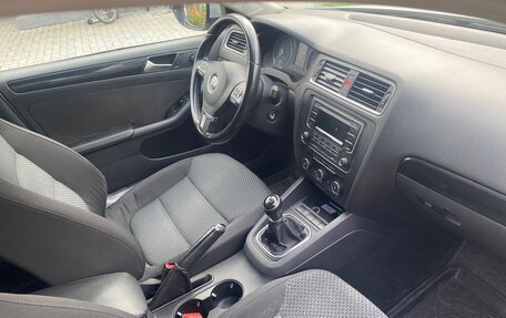 Volkswagen Jetta VI, 2013 год, 490 000 рублей, 1 фотография