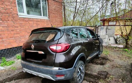 Renault Kaptur I рестайлинг, 2017 год, 180 000 рублей, 2 фотография