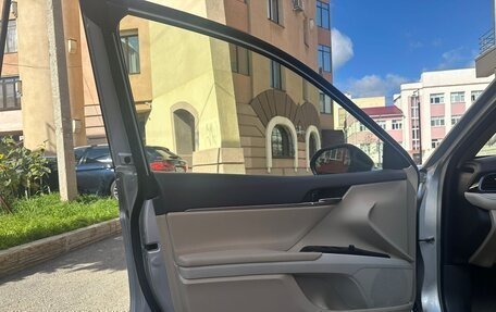 Toyota Camry, 2022 год, 3 450 000 рублей, 10 фотография