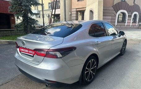 Toyota Camry, 2022 год, 3 450 000 рублей, 6 фотография
