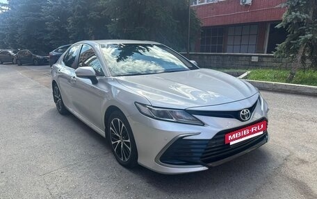 Toyota Camry, 2022 год, 3 450 000 рублей, 2 фотография
