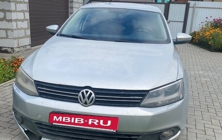 Volkswagen Jetta VI, 2013 год, 490 000 рублей, 3 фотография