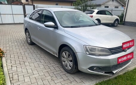 Volkswagen Jetta VI, 2013 год, 490 000 рублей, 2 фотография