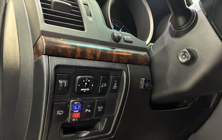 Toyota Land Cruiser 200, 2011 год, 2 499 000 рублей, 12 фотография
