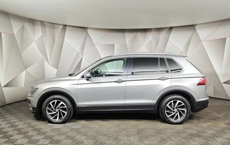 Volkswagen Tiguan II, 2018 год, 1 549 000 рублей, 5 фотография
