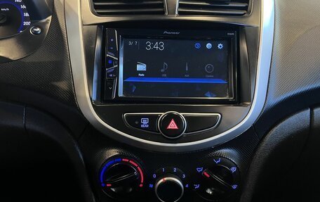 Hyundai Solaris II рестайлинг, 2016 год, 900 000 рублей, 13 фотография