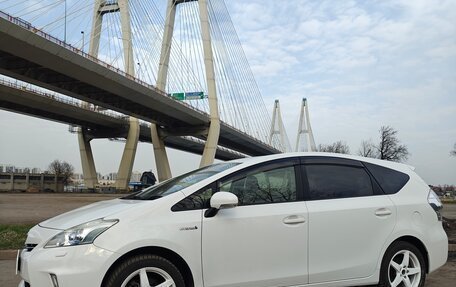 Toyota Prius Alpha I (ZVW40/41), 2012 год, 1 100 000 рублей, 2 фотография