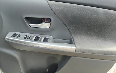 Toyota Prius Alpha I (ZVW40/41), 2012 год, 1 100 000 рублей, 8 фотография