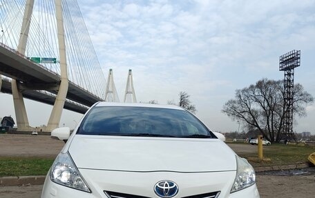 Toyota Prius Alpha I (ZVW40/41), 2012 год, 1 100 000 рублей, 3 фотография