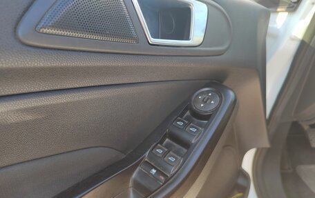 Ford Fiesta, 2016 год, 850 000 рублей, 10 фотография