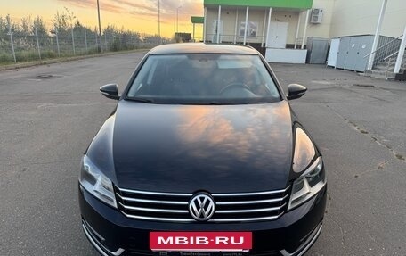 Volkswagen Passat B7, 2011 год, 935 000 рублей, 2 фотография
