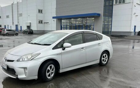 Toyota Prius, 2014 год, 1 220 000 рублей, 2 фотография