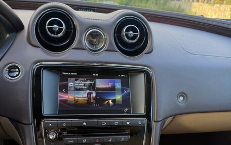 Jaguar XJ IV (X351), 2016 год, 2 600 000 рублей, 8 фотография