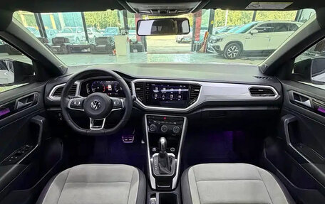 Volkswagen T-Roc I, 2022 год, 1 550 013 рублей, 16 фотография