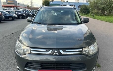 Mitsubishi Outlander III рестайлинг 3, 2013 год, 1 249 000 рублей, 2 фотография