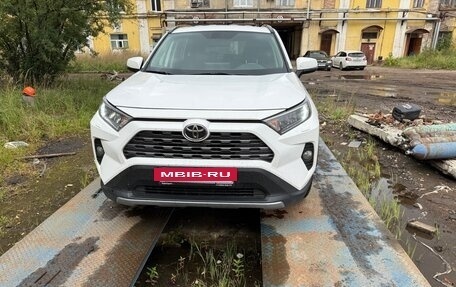 Toyota RAV4, 2020 год, 2 800 000 рублей, 2 фотография