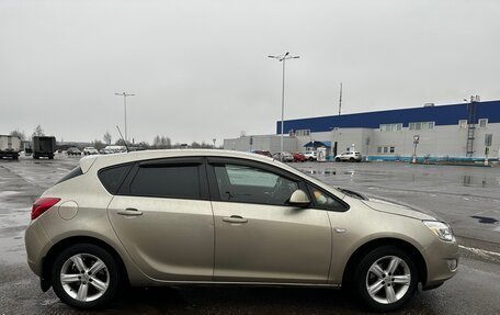 Opel Astra J, 2011 год, 700 000 рублей, 3 фотография