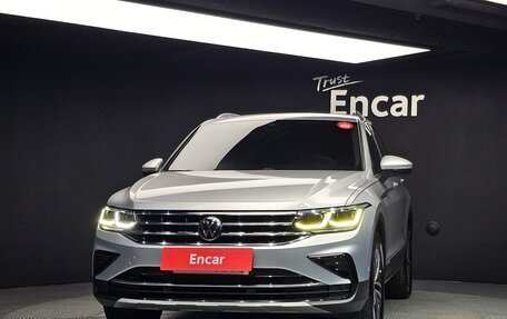 Volkswagen Tiguan II, 2022 год, 3 493 000 рублей, 2 фотография