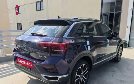 Volkswagen T-Roc I, 2023 год, 2 111 000 рублей, 4 фотография