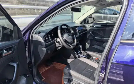 Volkswagen T-Roc I, 2023 год, 2 111 000 рублей, 7 фотография