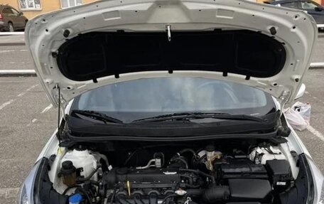 Hyundai Solaris II рестайлинг, 2015 год, 950 000 рублей, 5 фотография