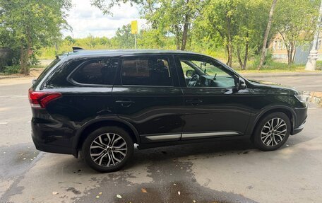 Mitsubishi Outlander III рестайлинг 3, 2018 год, 1 350 000 рублей, 3 фотография