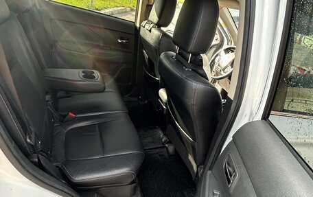 Mitsubishi Outlander III рестайлинг 3, 2018 год, 2 700 000 рублей, 7 фотография