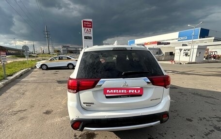 Mitsubishi Outlander III рестайлинг 3, 2018 год, 2 700 000 рублей, 5 фотография