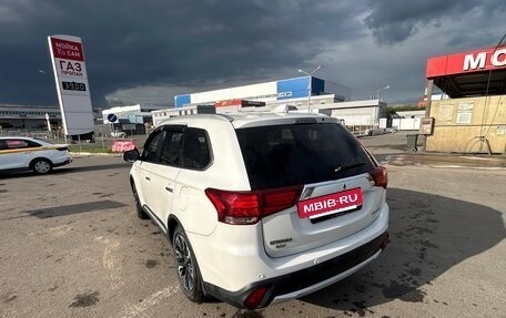 Mitsubishi Outlander III рестайлинг 3, 2018 год, 2 700 000 рублей, 4 фотография