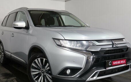 Mitsubishi Outlander III рестайлинг 3, 2019 год, 1 699 000 рублей, 1 фотография