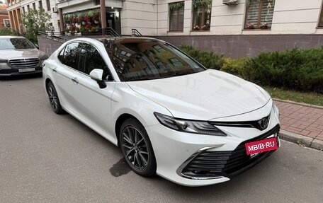 Toyota Camry, 2023 год, 3 500 000 рублей, 2 фотография