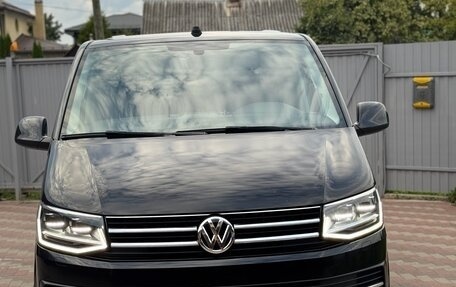 Volkswagen Caravelle T6 рестайлинг, 2018 год, 4 050 000 рублей, 3 фотография