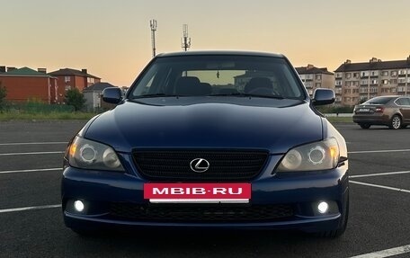 Lexus IS II рестайлинг 2, 2000 год, 1 050 000 рублей, 2 фотография
