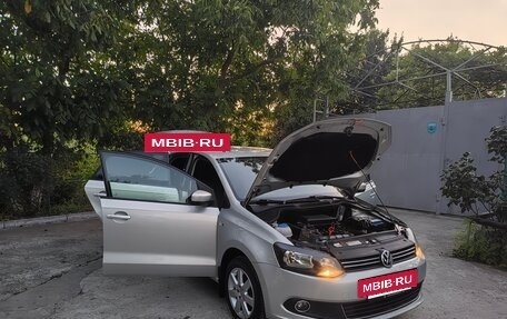 Volkswagen Polo VI (EU Market), 2012 год, 870 000 рублей, 32 фотография