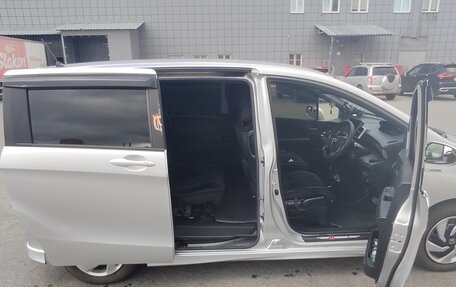 Honda Freed I, 2015 год, 1 300 000 рублей, 10 фотография