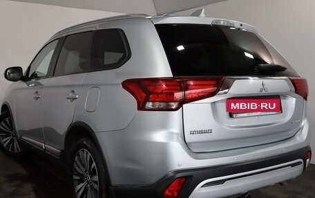 Mitsubishi Outlander III рестайлинг 3, 2019 год, 1 699 000 рублей, 4 фотография
