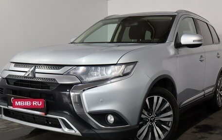 Mitsubishi Outlander III рестайлинг 3, 2019 год, 1 699 000 рублей, 3 фотография
