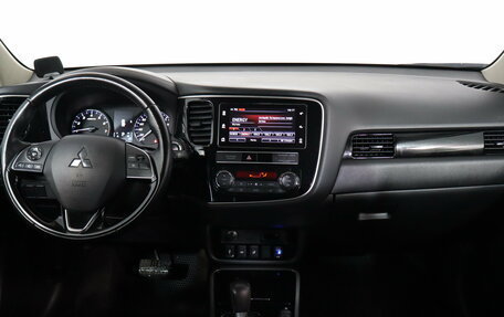 Mitsubishi Outlander III рестайлинг 3, 2019 год, 1 699 000 рублей, 9 фотография