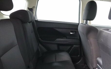 Mitsubishi Outlander III рестайлинг 3, 2019 год, 1 699 000 рублей, 12 фотография