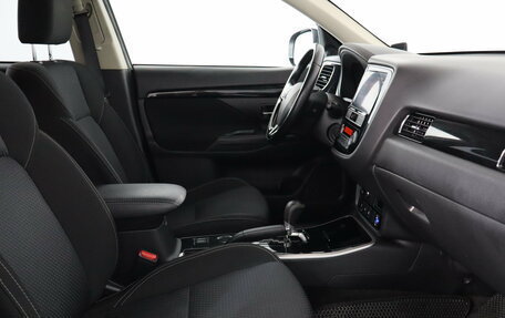 Mitsubishi Outlander III рестайлинг 3, 2019 год, 1 699 000 рублей, 10 фотография