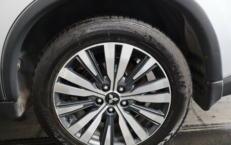 Mitsubishi Outlander III рестайлинг 3, 2019 год, 1 699 000 рублей, 15 фотография
