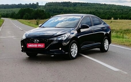 Hyundai Solaris II рестайлинг, 2021 год, 1 890 000 рублей, 2 фотография