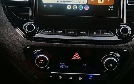 Hyundai Solaris II рестайлинг, 2021 год, 1 890 000 рублей, 29 фотография