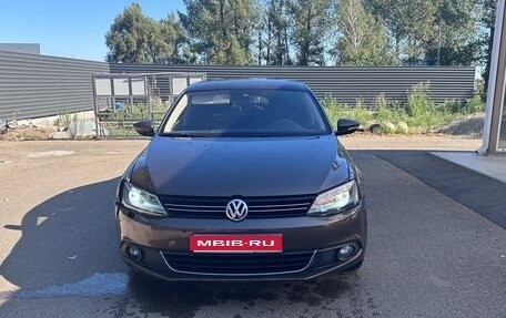 Volkswagen Jetta VI, 2013 год, 850 000 рублей, 1 фотография