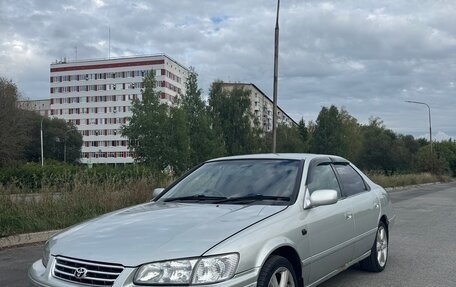 Toyota Camry, 2001 год, 490 000 рублей, 2 фотография