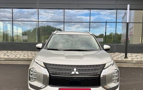 Mitsubishi Outlander, 2021 год, 3 300 000 рублей, 2 фотография