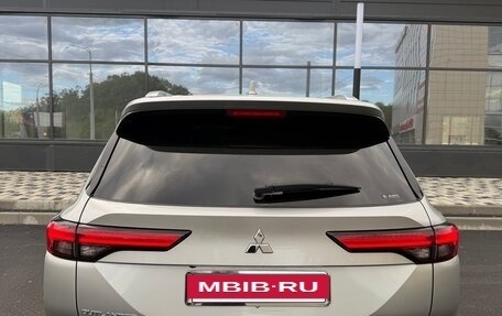 Mitsubishi Outlander, 2021 год, 3 300 000 рублей, 8 фотография