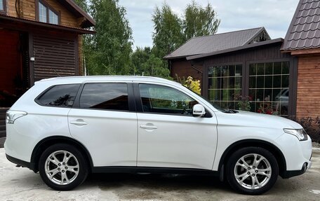 Mitsubishi Outlander III рестайлинг 3, 2014 год, 1 650 000 рублей, 8 фотография
