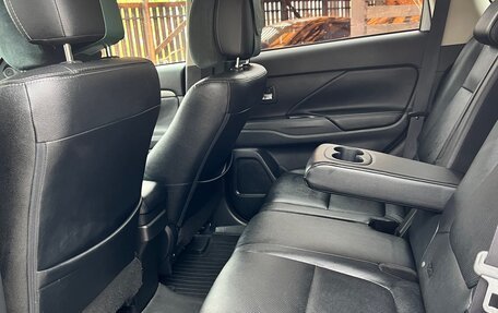 Mitsubishi Outlander III рестайлинг 3, 2014 год, 1 650 000 рублей, 14 фотография