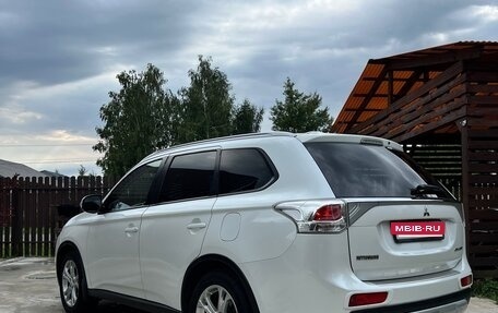 Mitsubishi Outlander III рестайлинг 3, 2014 год, 1 650 000 рублей, 4 фотография
